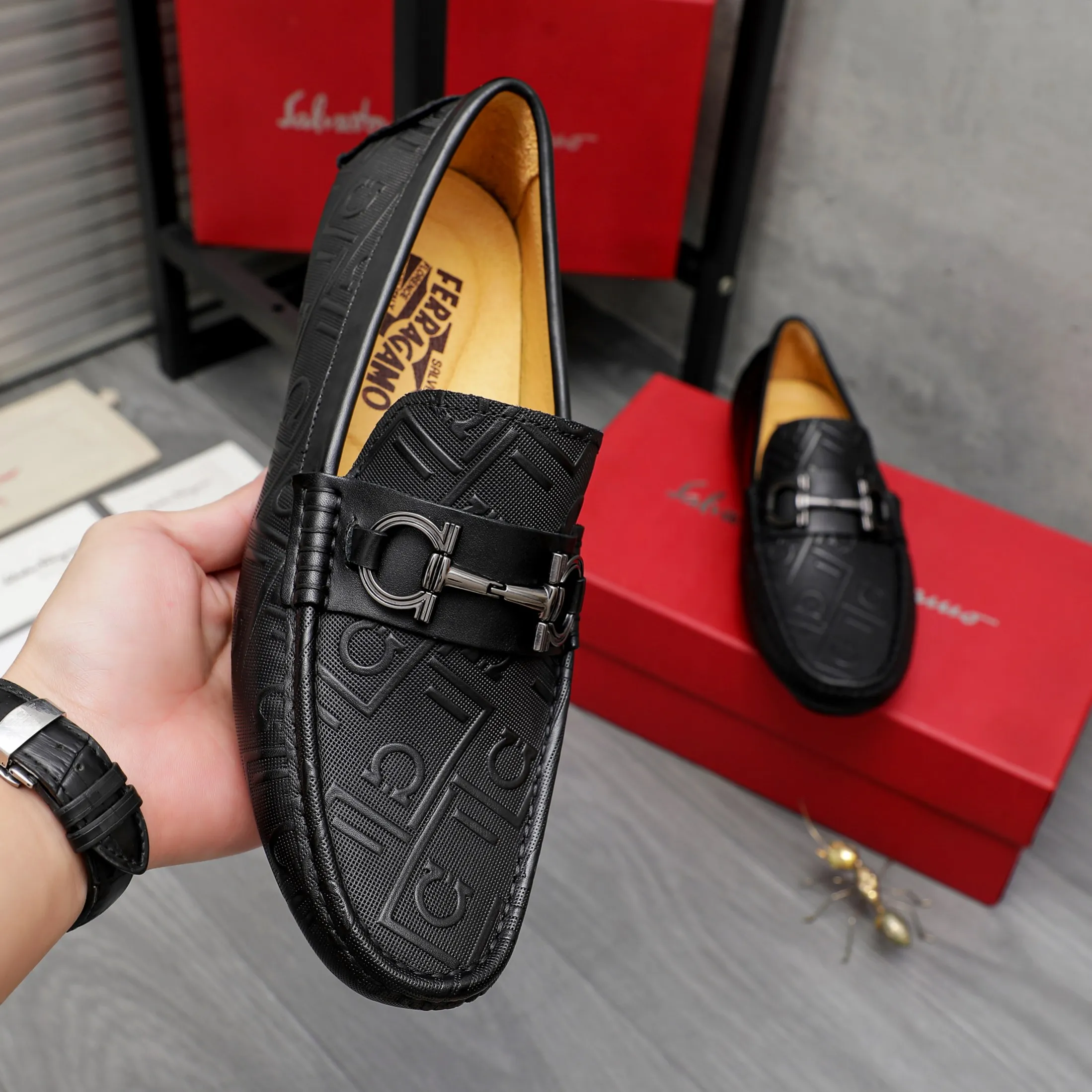 Men's shoes 💰400 Product trademark: Ferragamo "Ferragamo" casual slip-on shoes Regular size: 38-45 (45. Customized, non-returnable) Product materials: Selected embossed cowhide upper, pigskin lining, rubber outsole